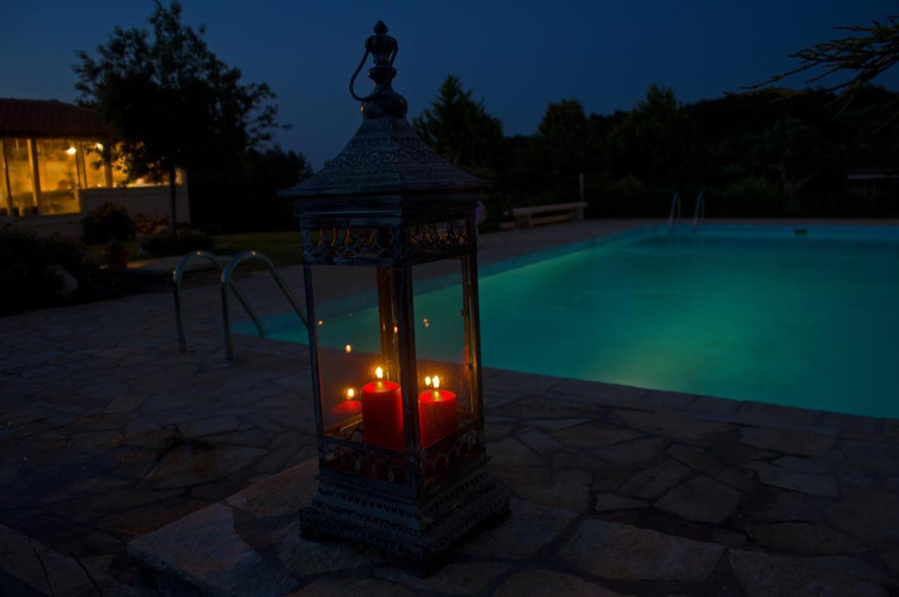 Brina'S Luxury Apartments Agioi Apostoloi  Bagian luar foto