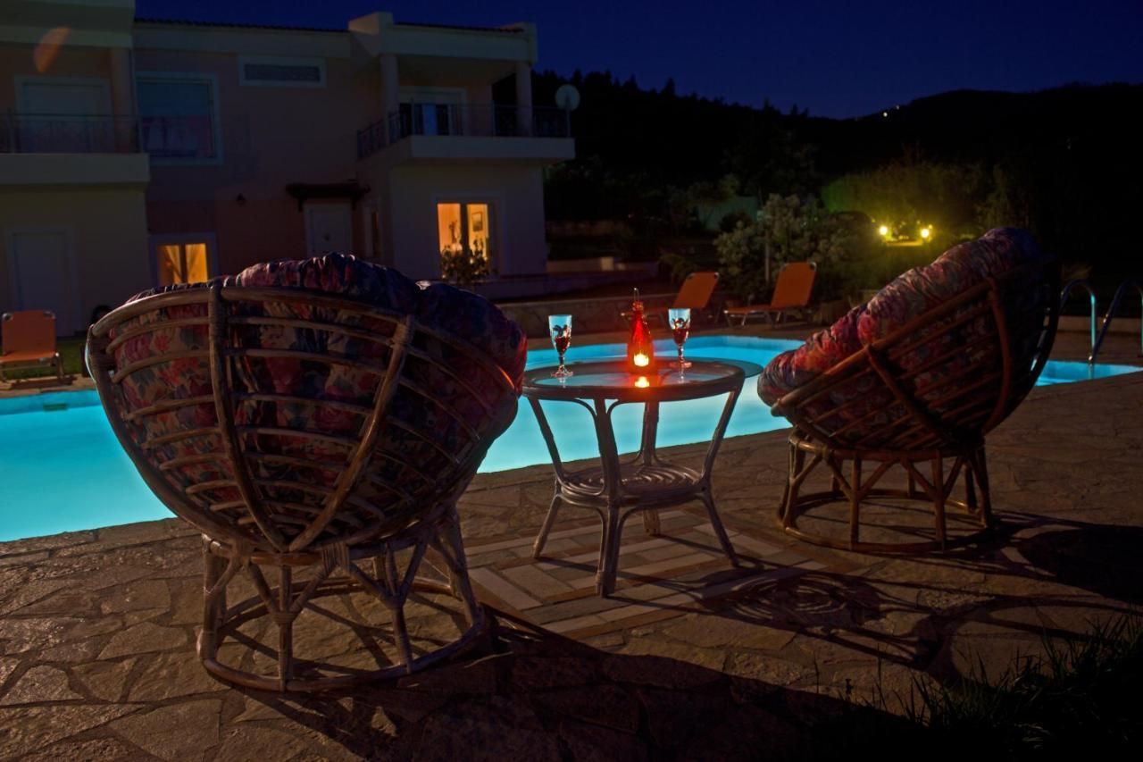Brina'S Luxury Apartments Agioi Apostoloi  Bagian luar foto